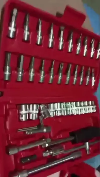 foto de Parafusadeira Furadeira 21v 1300mah Com 2 Baterias Recarregável Sem Fio Maleta Completa Several Importados