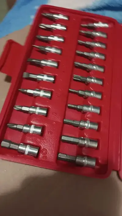 foto de Parafusadeira Furadeira 21v 1300mah Com 2 Baterias Recarregável Sem Fio Maleta Completa Several Importados