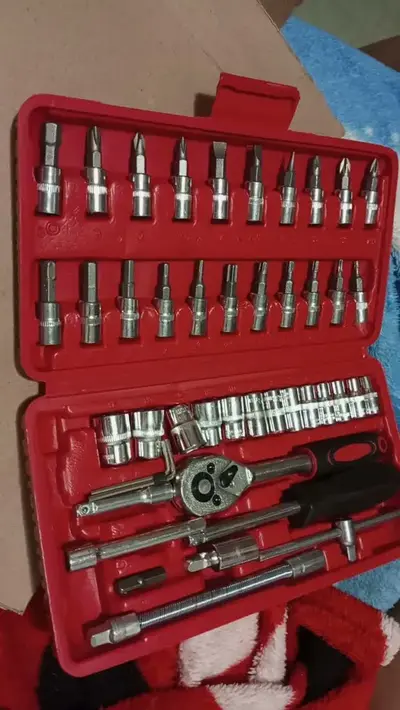 foto de Parafusadeira Furadeira 21v 1300mah Com 2 Baterias Recarregável Sem Fio Maleta Completa Several Importados