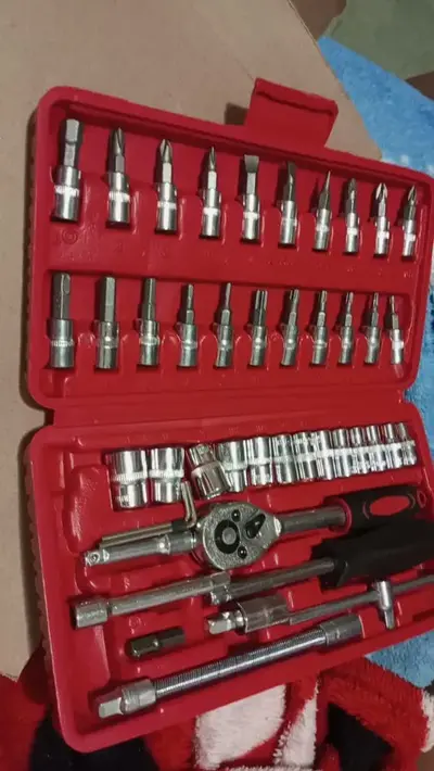 foto de Parafusadeira Furadeira 21v 1300mah Com 2 Baterias Recarregável Sem Fio Maleta Completa Several Importados