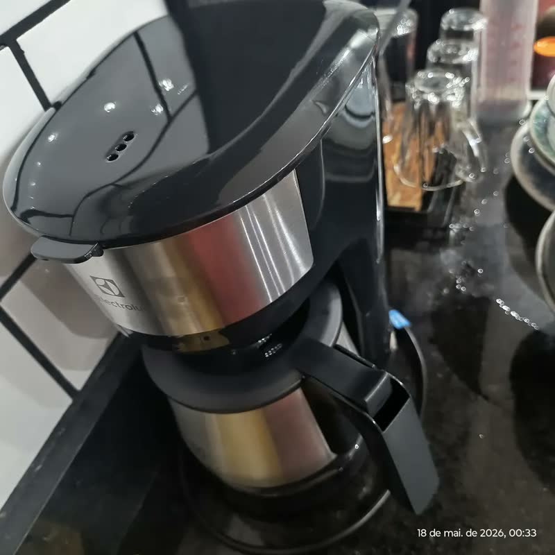 foto de Cafeteira Elétrica Electrolux C/ Jarra Inox 30 Xícaras Ecm22