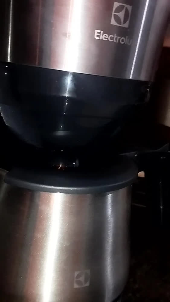 foto de Cafeteira Elétrica Electrolux C/ Jarra Inox 30 Xícaras Ecm22