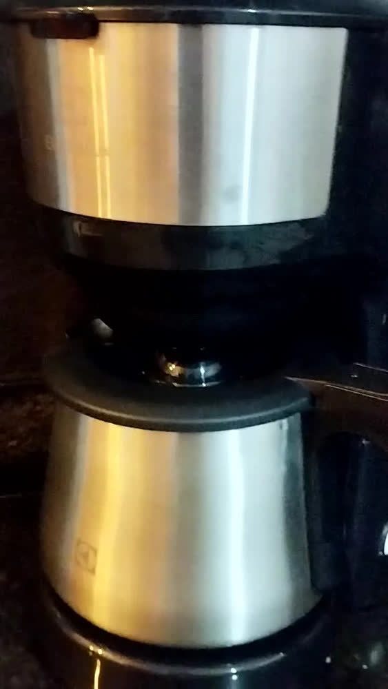 foto de Cafeteira Elétrica Electrolux C/ Jarra Inox 30 Xícaras Ecm22