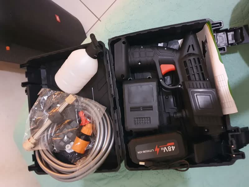 foto de Lava Jato Portátil Alta Pressao Lavadora 2 Baterias + Maleta Preto Recarregavel Elétrica Lavar Carro Profissional Potência Turbo Limpeza Compacta Potente Regulável Lavagem Automotivo Evolufix