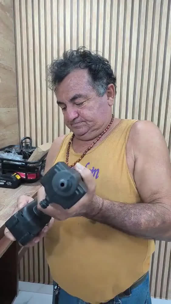 foto de Lava Jato Portátil Alta Pressao Lavadora 2 Baterias + Maleta Preto Recarregavel Elétrica Lavar Carro Profissional Potência Turbo Limpeza Compacta Potente Regulável Lavagem Automotivo Evolufix