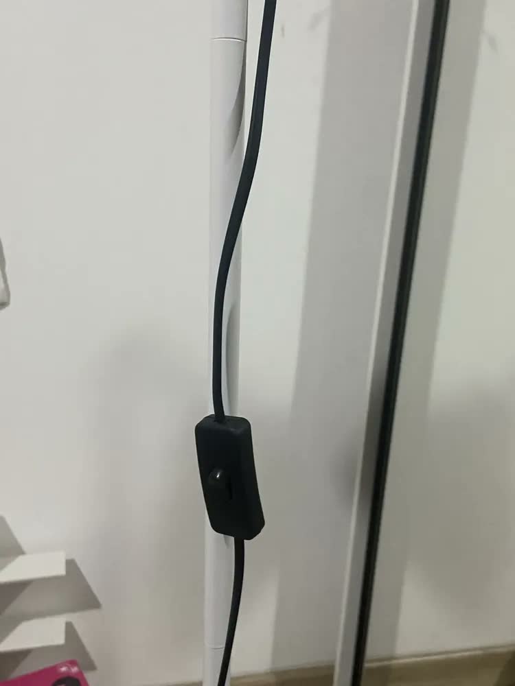 foto de Luminária De Chão Abajur Articulada 1,6m Metal Pedestal Piso Coluna Branca Leitura Quarto Sala Cúpula Branco Flexivel 1,6m Bivolt Bravvi