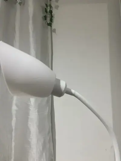 foto de Luminária De Chão Abajur Articulada 1,6m Metal Pedestal Piso Coluna Branca Leitura Quarto Sala Cúpula Branco Flexivel 1,6m Bivolt Bravvi
