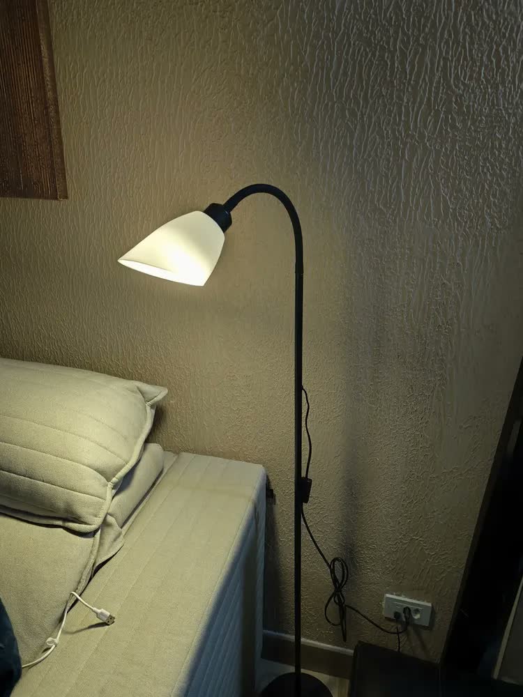 foto de Luminária De Chão Abajur Articulada 1,6m Metal Pedestal Piso Coluna Branca Leitura Quarto Sala Cúpula Branco Flexivel 1,6m Bivolt Bravvi
