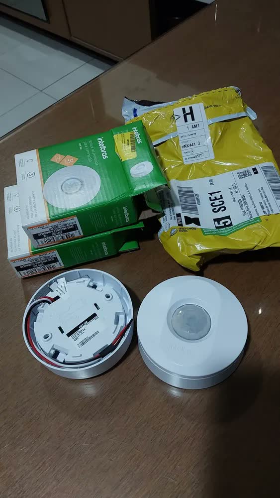 foto de Sensor de Presença Intelbras Para Teto com Fotocélula, Branco