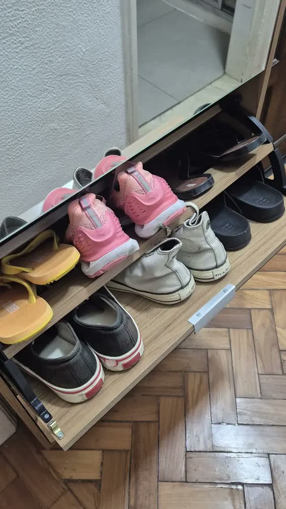foto de Sapateira Organizadora Quarto Sala Com Espelho Pequim Cor Cinza-escuro