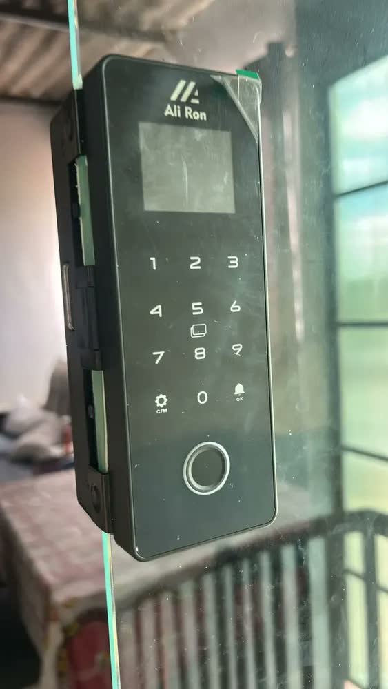 foto de Fechadura Digital Smart Sobrepor Porta Correr Deslizante App De Vidro Ou Madeira Até 1,5 Cm Filha Dupla Ou Embutir A Parte Do Batente