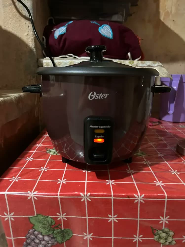 foto de Panela Elétrica De Arroz 1l Oster Bordô Oster