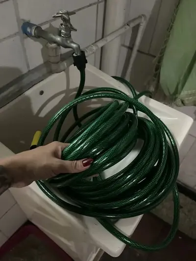 foto de Mangueira Jardim 20m Metros Com Esguicho Trançada Reforçada Flexível 7/16 Anti Dobra Irrigação Quintal Poço Lavagem Durável