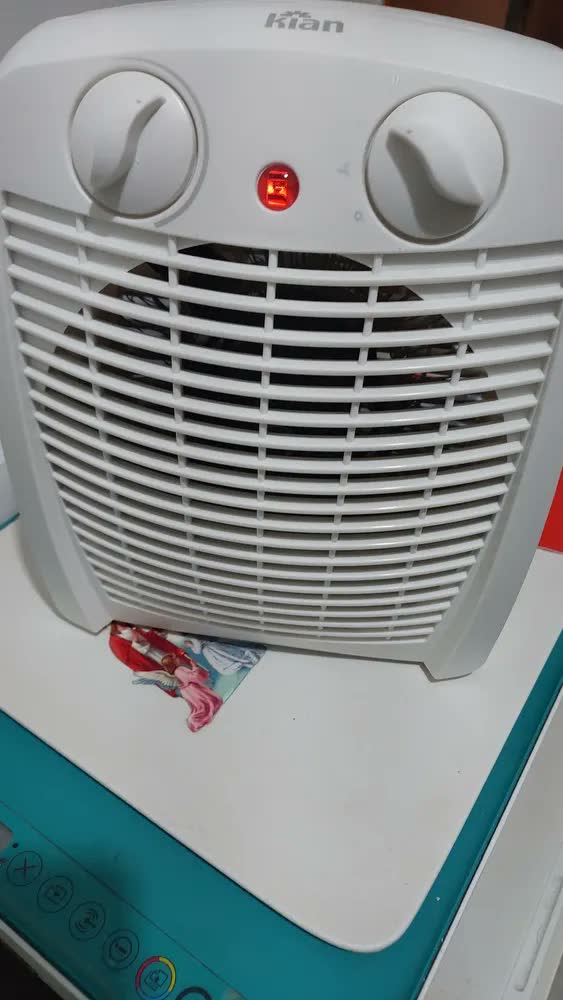 foto de Aquecedor Elétrico 2 Em 1 Kian Preto 1800w Aq100 2 Níveis De Aquecimento + Ventilação