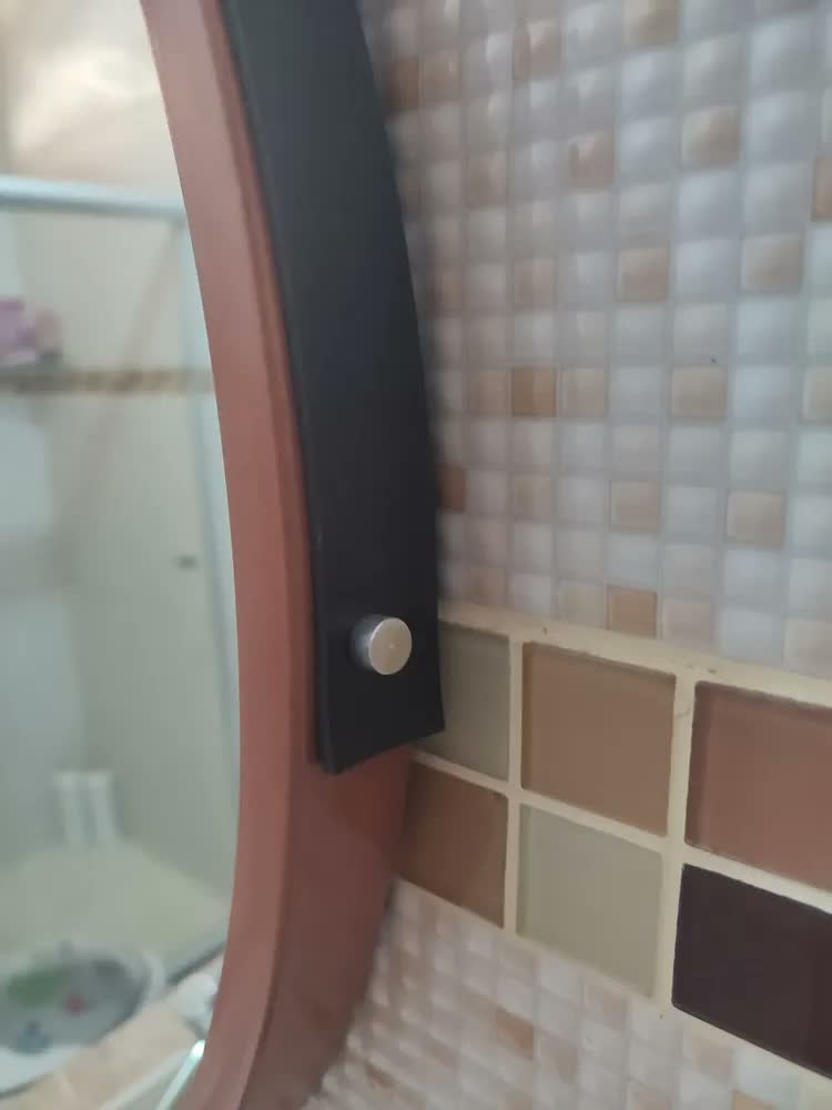 foto de Espelho Redondo Decorativo Suspenso Alça 60cm Cores Premium Preto | Alça Marrom