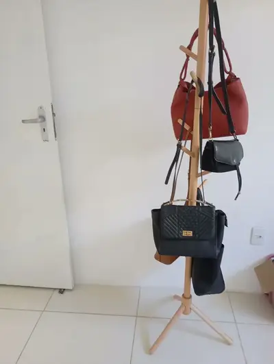 foto de Mancebo Cabideiro Arara Desmontavel Vertical De Chão Em Madeira, 175cm 8 Ganchos Estável