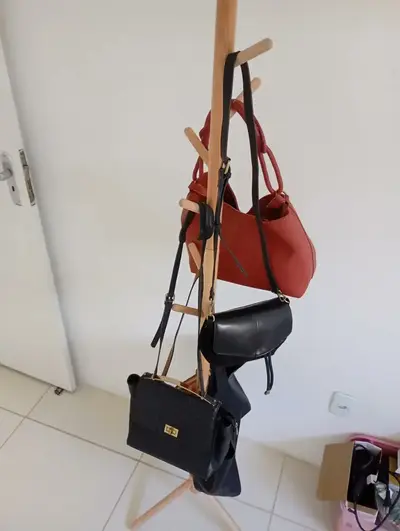 foto de Mancebo Cabideiro Arara Desmontavel Vertical De Chão Em Madeira, 175cm 8 Ganchos Estável