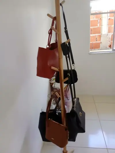foto de Mancebo Cabideiro Arara Desmontavel Vertical De Chão Em Madeira, 175cm 8 Ganchos Estável