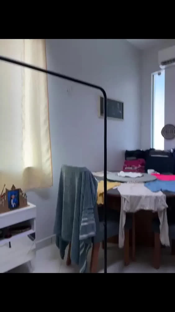 foto de Arara Cabideiro De Chão Desmontável Em Metal Com Sapateira Preto