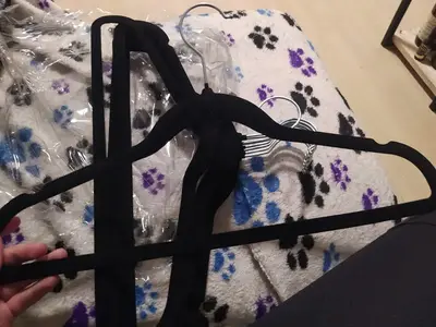 foto de 50 Cabides De Veludo Premium Antideslizantes Closet Elegante Preto