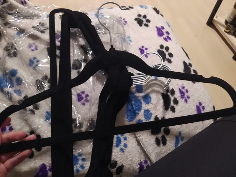 foto de 50 Cabides De Veludo Premium Antideslizantes Closet Elegante Preto