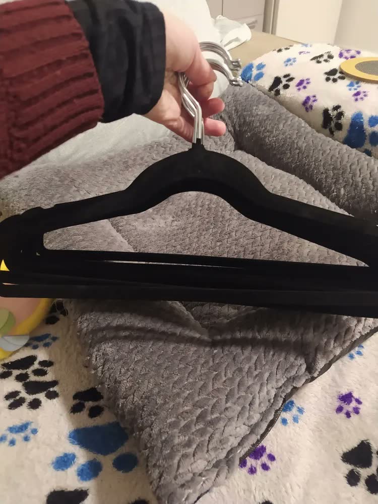 foto de 50 Cabides De Veludo Premium Antideslizantes Closet Elegante Preto