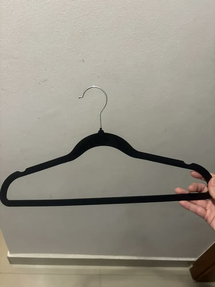 foto de 50 Cabides De Veludo Premium Antideslizantes Closet Elegante Preto