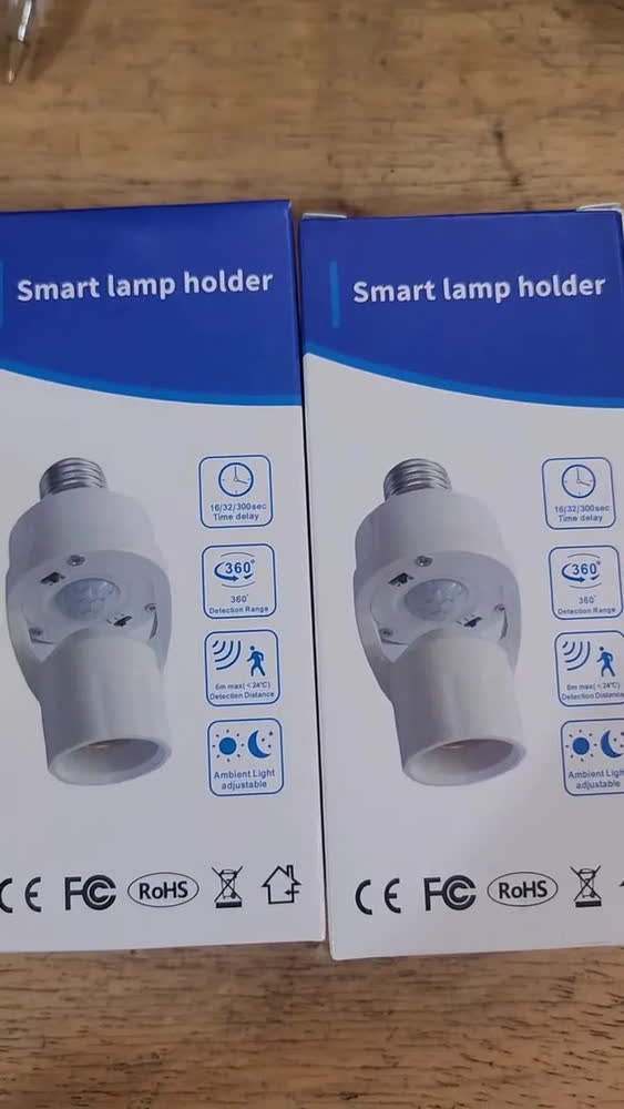 foto de Kit 2 Sensor De Presença Lâmpada Soquete E27 Iluminação Fotocélula Movimento Infravermelho Apaga Sozinho Detecta Movimentos Externo E Interno Bocal Automático Branco