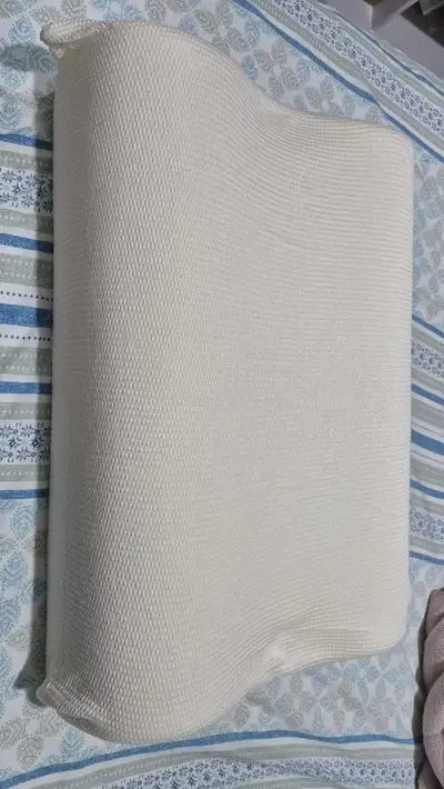 foto de Travesseiro Nasa Cervical Alto Conforto Anatômico Ortopédico Branco