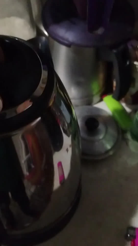 foto de Chaleira Jarra Elétrica 1,8l Litros Em Inox Desligamento Automático Aquecimento Rápido Segura Café Chá Fácil Abertura Tampa Alça Hold On Divinamente