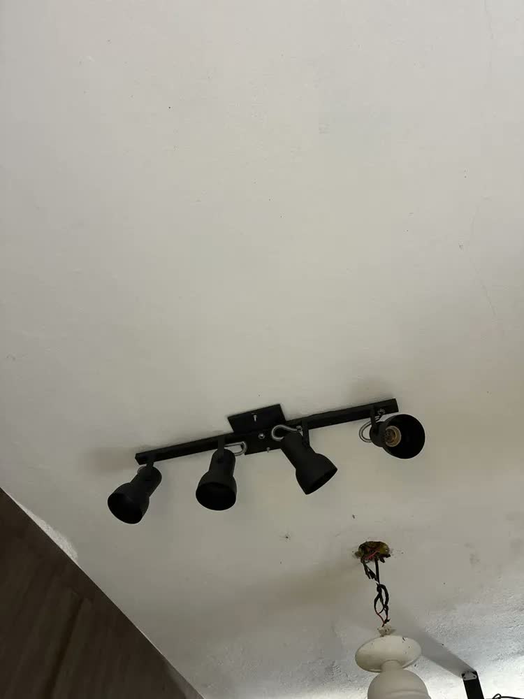 foto de Luminária Spot Trilho Tela Alumínio Bocal E27 100w 110/220v Preto