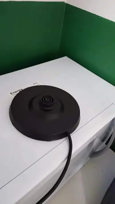foto de Chaleira Jarra Elétrica Inox Prata Fosco Ferver Água 2L Desliga Automático Com Bico e Tampa Mokfa Import 110v 220v