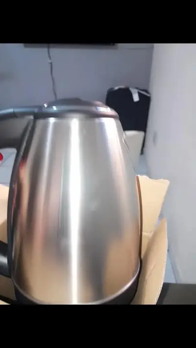 foto de Chaleira Jarra Elétrica Inox Prata Fosco Ferver Água 2L Desliga Automático Com Bico e Tampa Mokfa Import 110v 220v