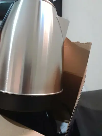 foto de Chaleira Jarra Elétrica Inox Prata Fosco Ferver Água 2L Desliga Automático Com Bico e Tampa Mokfa Import 110v 220v