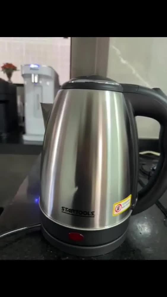 foto de Chaleira Elétrica Inox 2 Litros Jarra Desligamento Automático Aquecimento Rápido Bule Pítia