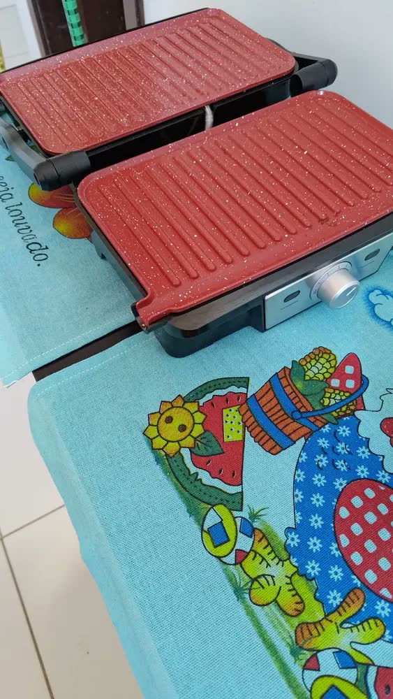 foto de Sanduicheira Grill Britânia Bgr27b 1000w Preto
