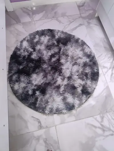 foto de Tapete Peludo Redondo Luxo Diâmetro 1,00 X 1,00 Promoção